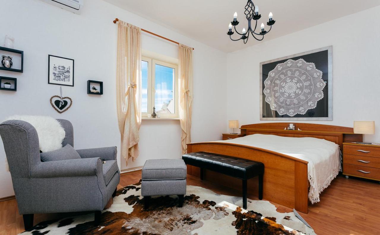 Apartma The View